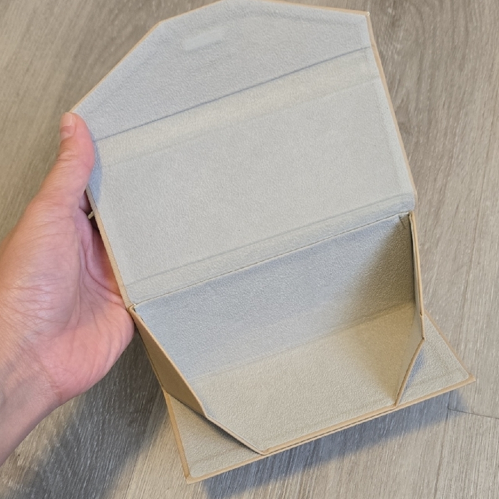 Elegant Tan Foldable Glasses Case - Picture 6 of 10